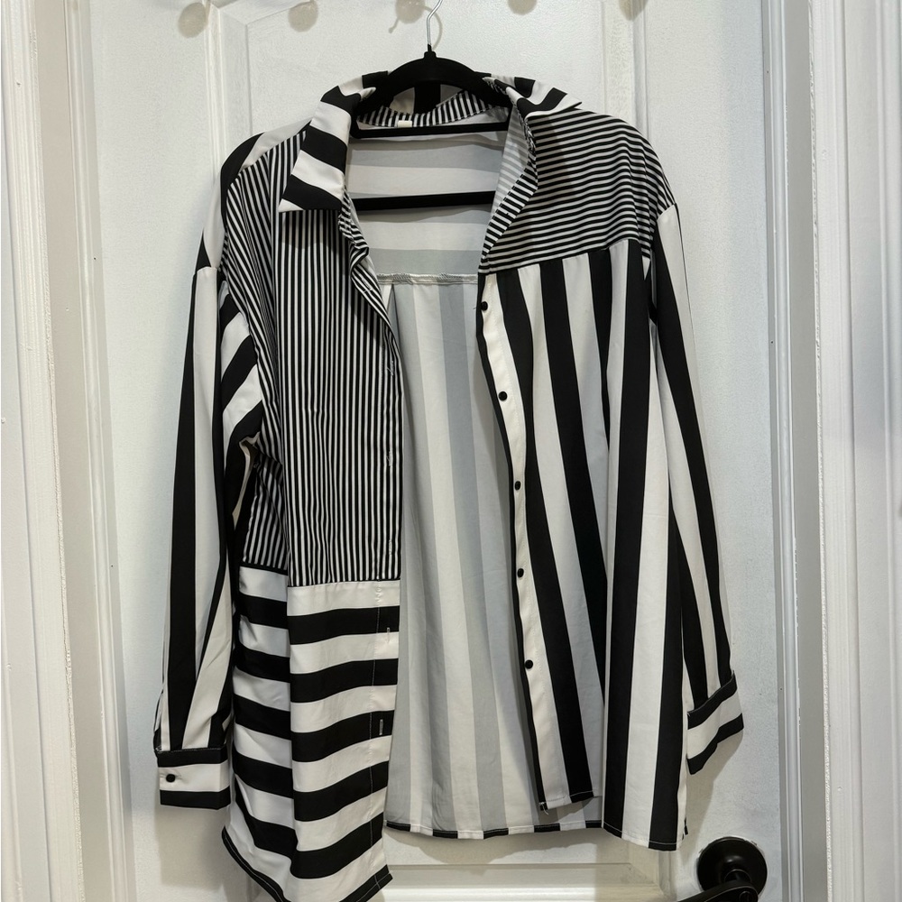 Women’s long sleeve top. Size large.